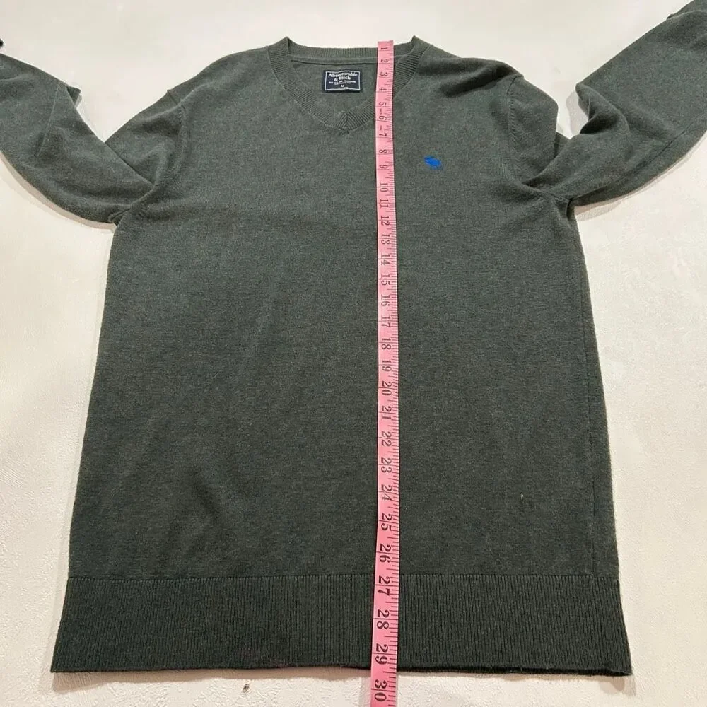 Abercrombie & Fitch Men’s Medium Gray V-Neck Sweater